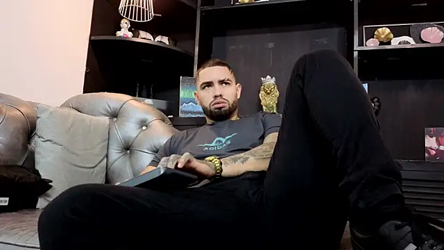 Snapshot of matteosantos chatting on 03-26-26, 12:00 matteosantos online show from 03-26-26, 12:00