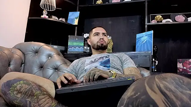 Snapshot of matteosantos chatting on 03-31-26, 11:43 matteosantos online show from 03-31-26, 11:43