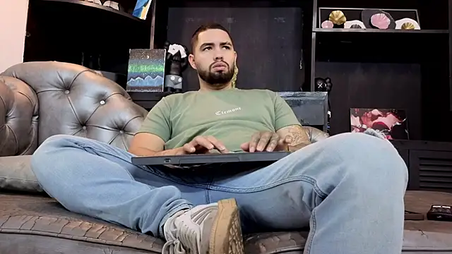 Snapshot of matteosantos chatting on 04-10-26, 12:10 matteosantos online show from 04-10-26, 12:10