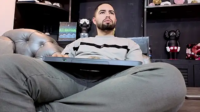 Snapshot of matteosantos chatting on 04-12-26, 05:45 matteosantos online show from 04-12-26, 05:45