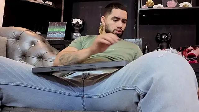 Snapshot of matteosantos chatting on 04-15-26, 12:12 matteosantos online show from 04-15-26, 12:12