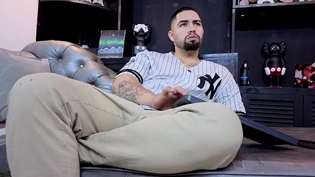 Snapshot of matteosantos chatting on 04-16-26, 12:39 matteosantos online show from 04-16-26, 12:39