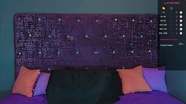 Snapshot of NoraBigAss chatting on 09-24-25, 03:43 NoraBigAss online show from 09-24-25, 03:43