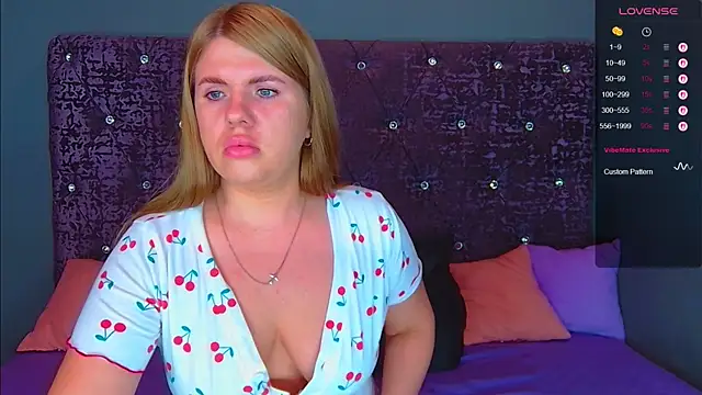 Snapshot of NoraBigAss chatting on 09-26-25, 01:53 NoraBigAss online show from 09-26-25, 01:53