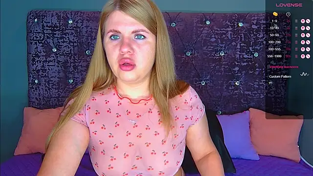 Snapshot of NoraBigAss chatting on 09-29-25, 01:55 NoraBigAss online show from 09-29-25, 01:55