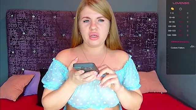 Snapshot of NoraBigAss chatting on 10-25-25, 01:13 NoraBigAss online show from 10-25-25, 01:13