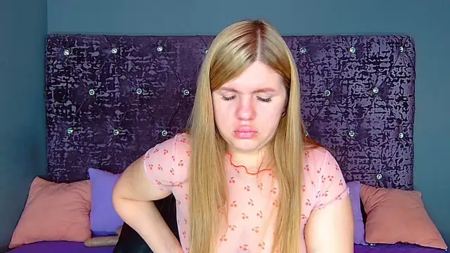 Snapshot of NoraBigAss chatting on 11-10-25, 01:04 NoraBigAss online show from 11-10-25, 01:04