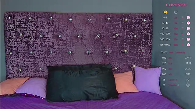 Snapshot of NoraBigAss chatting on 11-19-25, 12:43 NoraBigAss online show from 11-19-25, 12:43