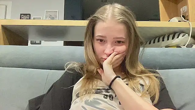 CharmingSarah online show from 04-15-26, 04:25