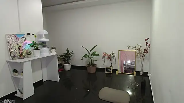 NicoleCortez online show from 12-19-24, 04:34