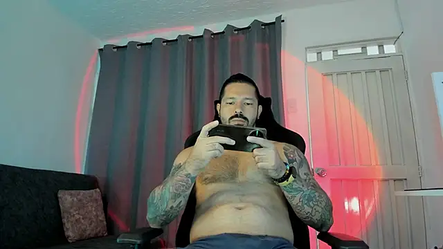 Snapshot of Pierre_Vidal chatting on 11-13-25, 01:10 Pierre Vidal online show from 11-13-25, 01:10