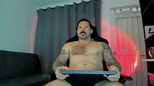 Snapshot of Pierre_Vidal chatting on 11-19-25, 09:37 Pierre Vidal online show from 11-19-25, 09:37