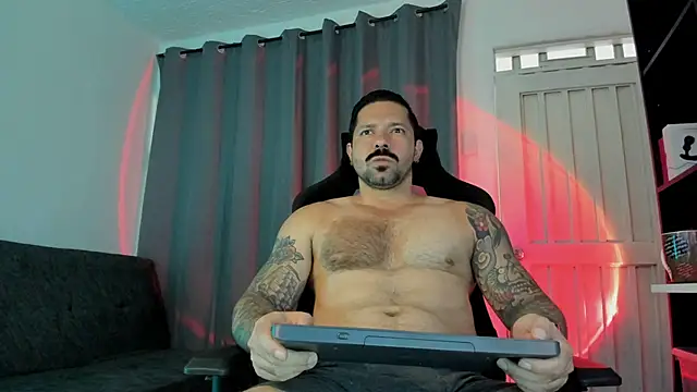 Snapshot of Pierre_Vidal chatting on 11-27-25, 08:44 Pierre Vidal online show from 11-27-25, 08:44