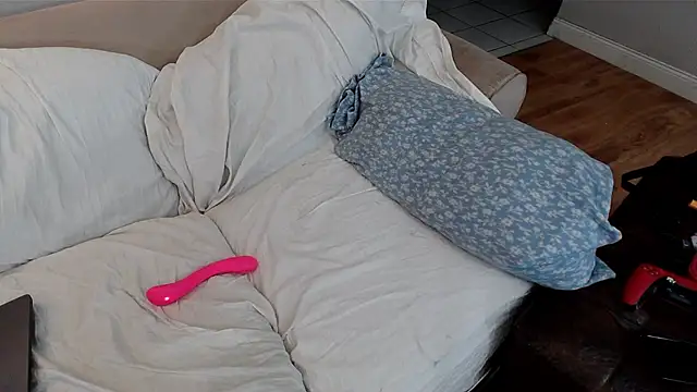 Snapshot of EmoDream1998 chatting on 01-26-25, 03:06 EmoDream1998 online show from 01-26-25, 03:06