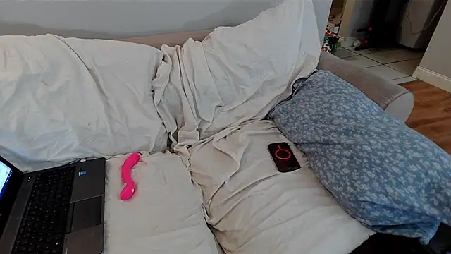 Snapshot of EmoDream1998 chatting on 02-07-25, 06:34 EmoDream1998 online show from 02-07-25, 06:34