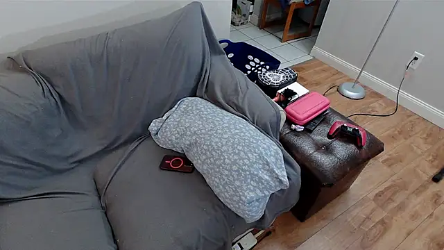 Snapshot of EmoDream1998 chatting on 02-16-25, 05:04 EmoDream1998 online show from 02-16-25, 05:04