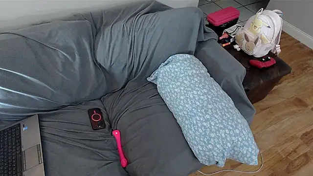 Snapshot of EmoDream1998 chatting on 03-07-25, 06:33 EmoDream1998 online show from 03-07-25, 06:33