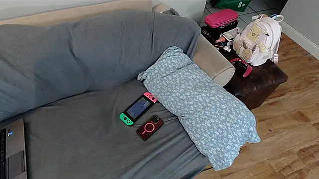 Snapshot of EmoDream1998 chatting on 03-09-25, 11:35 EmoDream1998 online show from 03-09-25, 11:35