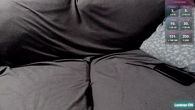 Snapshot of EmoDream1998 chatting on 10-29-25, 08:27 EmoDream1998 online show from 10-29-25, 08:27