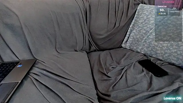 Snapshot of EmoDream1998 chatting on 12-03-25, 11:14 EmoDream1998 online show from 12-03-25, 11:14