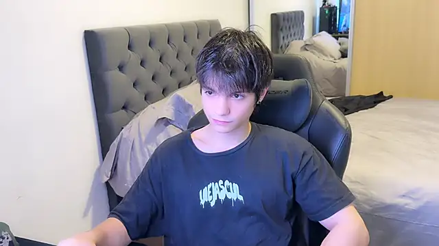 Snapshot of SasukeUhchiaa chatting on 03-14-25, 06:18 SasukeUhchiaa online show from 03-14-25, 06:18