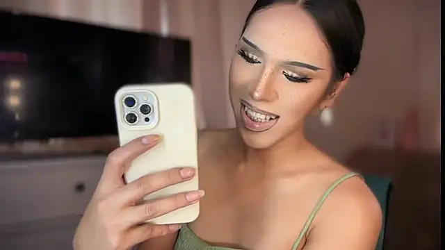 Ts glamxxxx online show from 03-21-26, 04:06