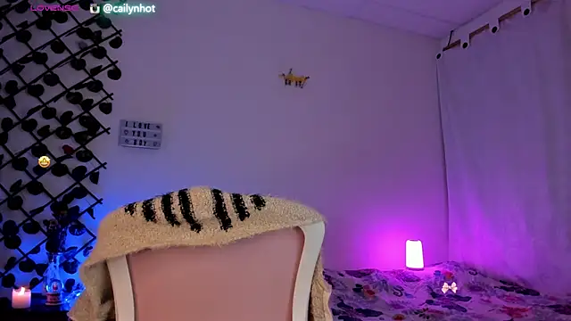 Snapshot of cailynhot chatting on 11-08-25, 03:29 cailynhot online show from 11-08-25, 03:29