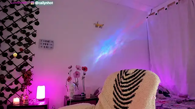 Snapshot of cailynhot chatting on 11-10-25, 11:15 cailynhot online show from 11-10-25, 11:15