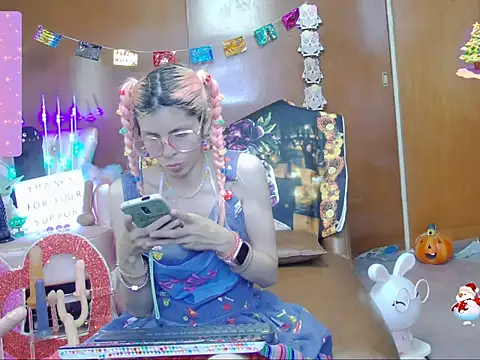 Skinygirl online show from 10-28-25, 11:07