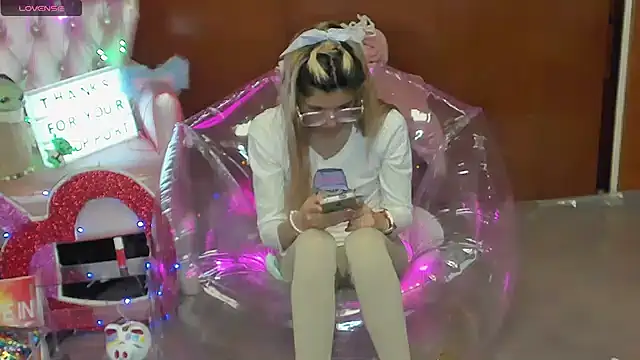 Skinygirl online show from 03-08-26, 10:46