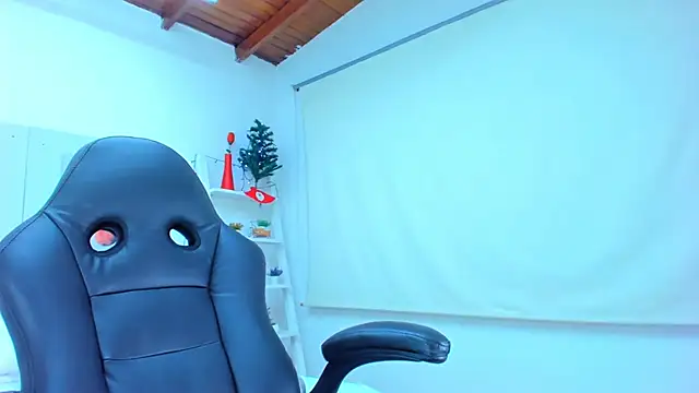 AlessiaMarcu- online show from 12-12-24, 07:41