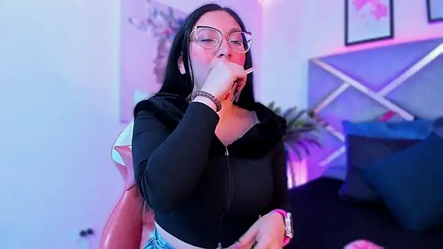 lucy neil online show from 10-31-25, 02:34