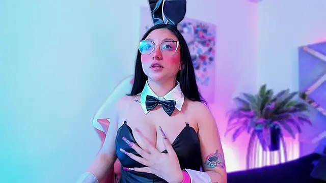 lucy neil online show from 11-01-25, 02:35