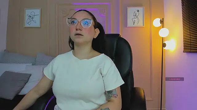 lucy neil online show from 02-05-26, 02:38