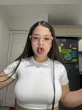 Lucyklein2022 online show from 01-11-25, 03:34