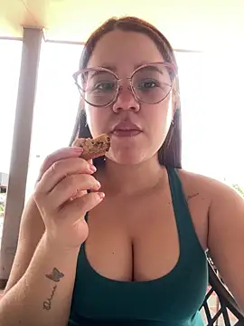 Lucyklein2022 online show from 02-22-25, 03:14