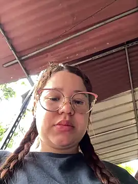 Lucyklein2022 online show from 03-20-25, 01:59