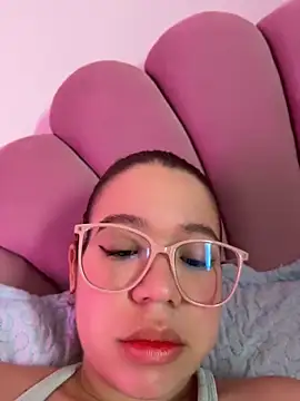 Snapshot of Lucyklein2022 chatting on 04-19-26, 03:11 Lucyklein2022 online show from 04-19-26, 03:11