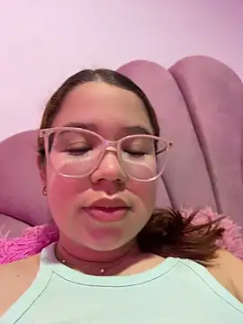 Snapshot of Lucyklein2022 chatting on 07-12-26, 12:23 Lucyklein2022 online show from 07-12-26, 12:23