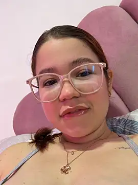 Snapshot of Lucyklein2022 chatting on 07-23-26, 01:31 Lucyklein2022 online show from 07-23-26, 01:31