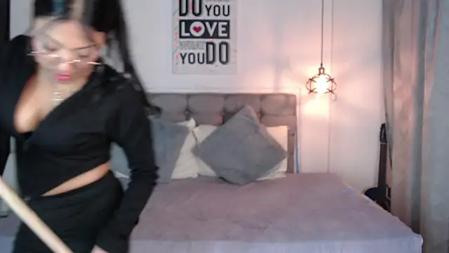 vaness weet online show from 01-04-25, 01:21