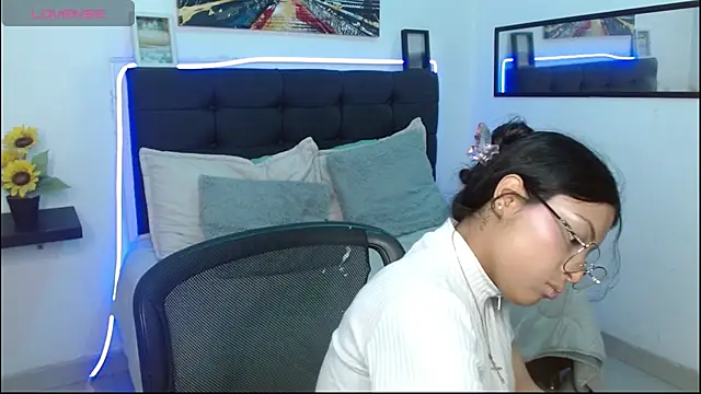 vaness weet online show from 11-25-25, 07:36