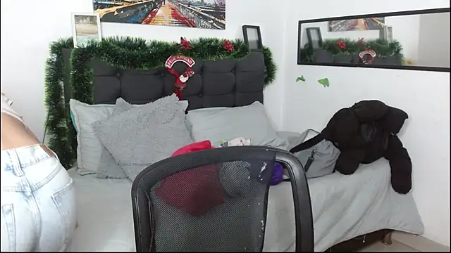 vaness weet online show from 12-19-25, 08:38