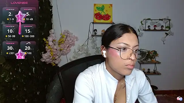 Snapshot of vaness_weet chatting on 04-13-26, 08:03 vaness weet online show from 04-13-26, 08:03