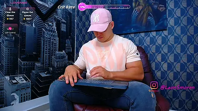 Snapshot of Leonsmoron chatting on 05-16-26, 03:58 Leonsmoron online show from 05-16-26, 03:58