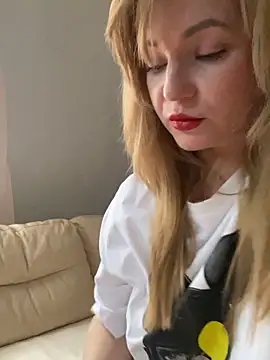 Snapshot of Lady__Maria chatting on 04-09-26, 02:33 Lady Maria online show from 04-09-26, 02:33