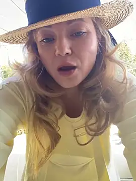 Snapshot of Lady__Maria chatting on 04-16-26, 10:27 Lady Maria online show from 04-16-26, 10:27