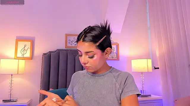 Emma Torres   online show from 01-13-25, 12:13