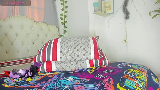 Snapshot of khalyn_jenner chatting on 09-12-25, 10:21 khalyn jenner online show from 09-12-25, 10:21