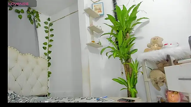 Snapshot of khalyn_jenner chatting on 10-25-25, 10:59 khalyn jenner online show from 10-25-25, 10:59